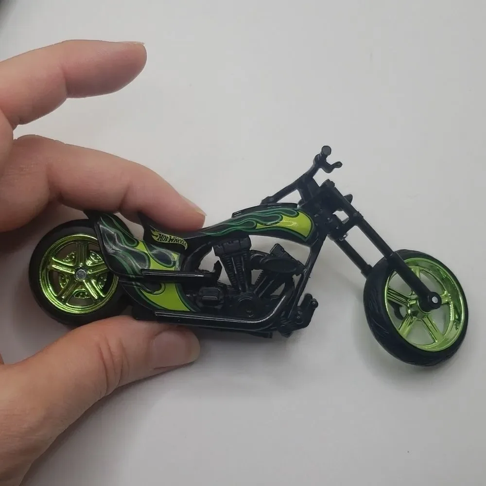 𝅺twin flame hot wheels motorcycle hotrod toy